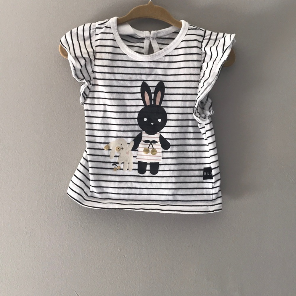 Black and white T-shirt